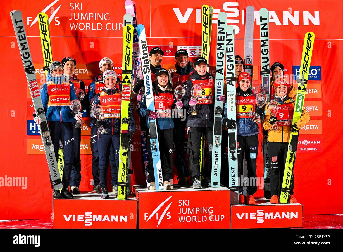 (l-r) EDER Lisa (Oestereich), HOERL Jan (Oestereich), SEIFRIEDSBERGER Jacqueline (Oestereich), TSCHOFENIG Daniel (Oestereich), SUNDAL Kristoffer Eriksen (Norwegen), BJOERSETH Thea Minyan (Norwegen), KVANDAL Eirin Maria (Norwegen 2024 2025 31 2025) Foto: Eibner-Pressefoto/Florian Wiegand Stockfoto