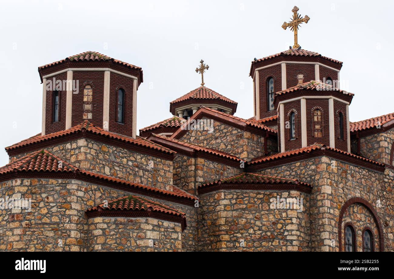 Heilige Höhen – Mazedonisch-Orthodoxe Kirche Auf Dem Dach Stockfoto