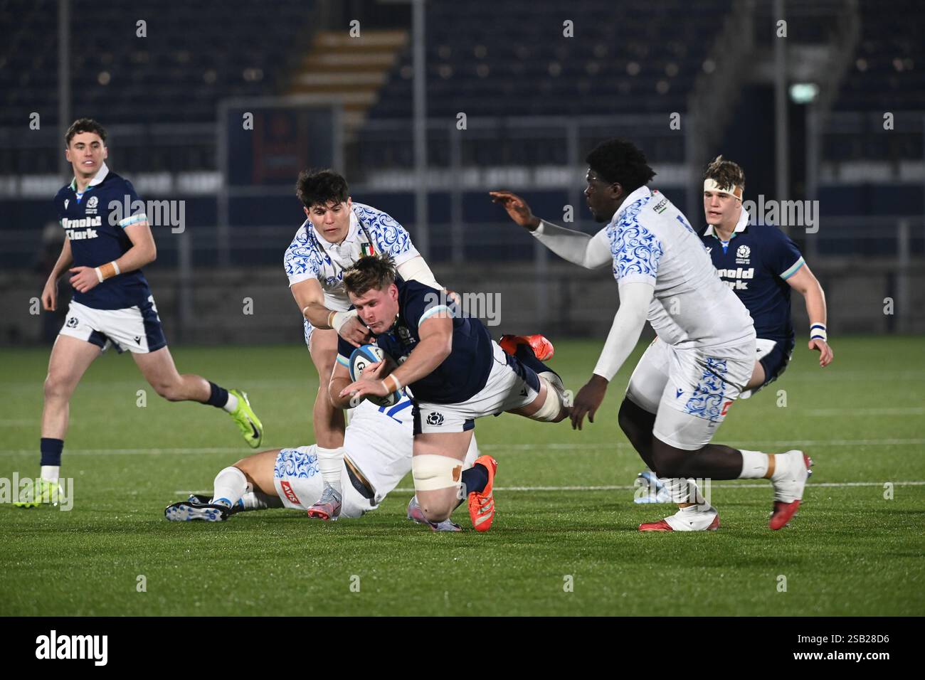 Hive Stadium Edinburgh. Schottland, Großbritannien. Januar 31, 2025. Six Nations Championship Match Schottland U20 gegen Italien U20 EX Schottland Spieler Kenny Logan Sohn Reuben Logan auf einem Rennen für Schottland Credit: eric mccowat/Alamy Live News Stockfoto