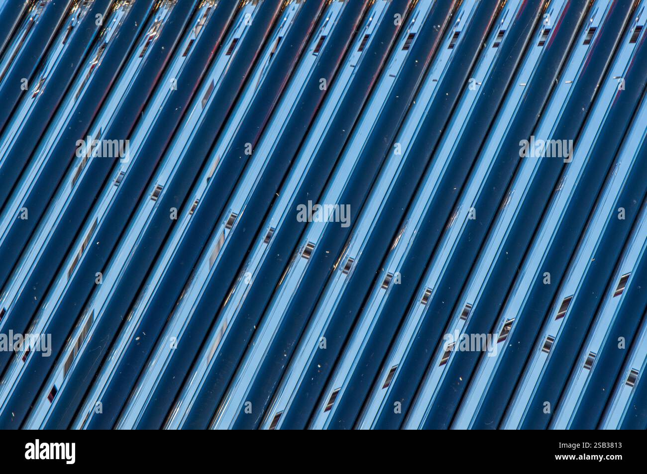 Nahaufnahme des Sonnenkollektors – Sonnenenergie absorbieren Stockfoto