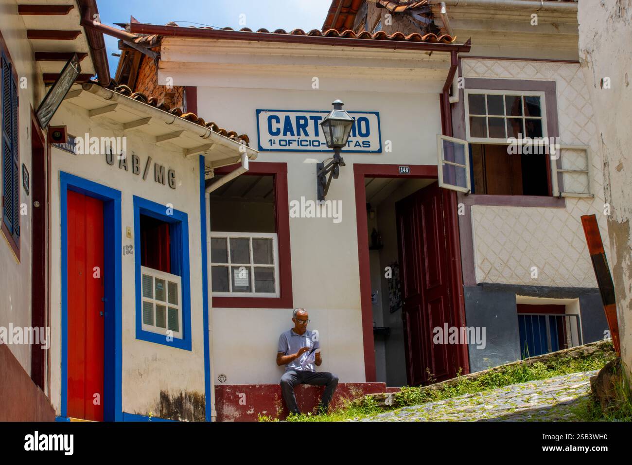 Farbenfrohe Fassaden in Ouro preto, Minas Gerais, die koloniale Architektur zeigen Stockfoto