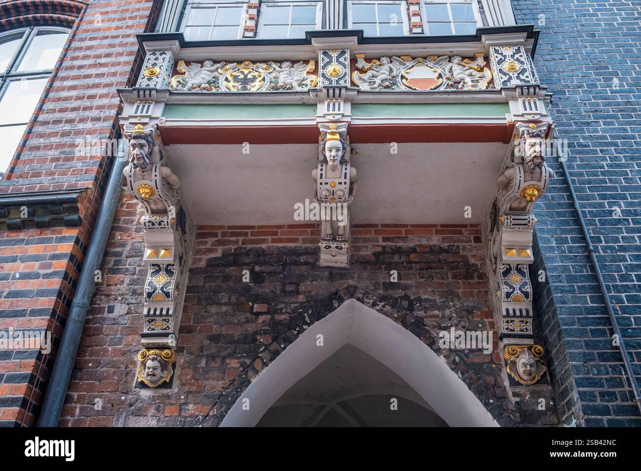 Wasserspeier aus Holz in das Rathaus in Lübeck Stockfoto