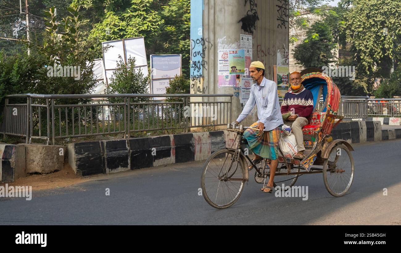 Dhaka, Bangshal, Bangladesch, Nahverkehr, Fahrrad-Rikschas auf Dhaka Stadt Stockfoto