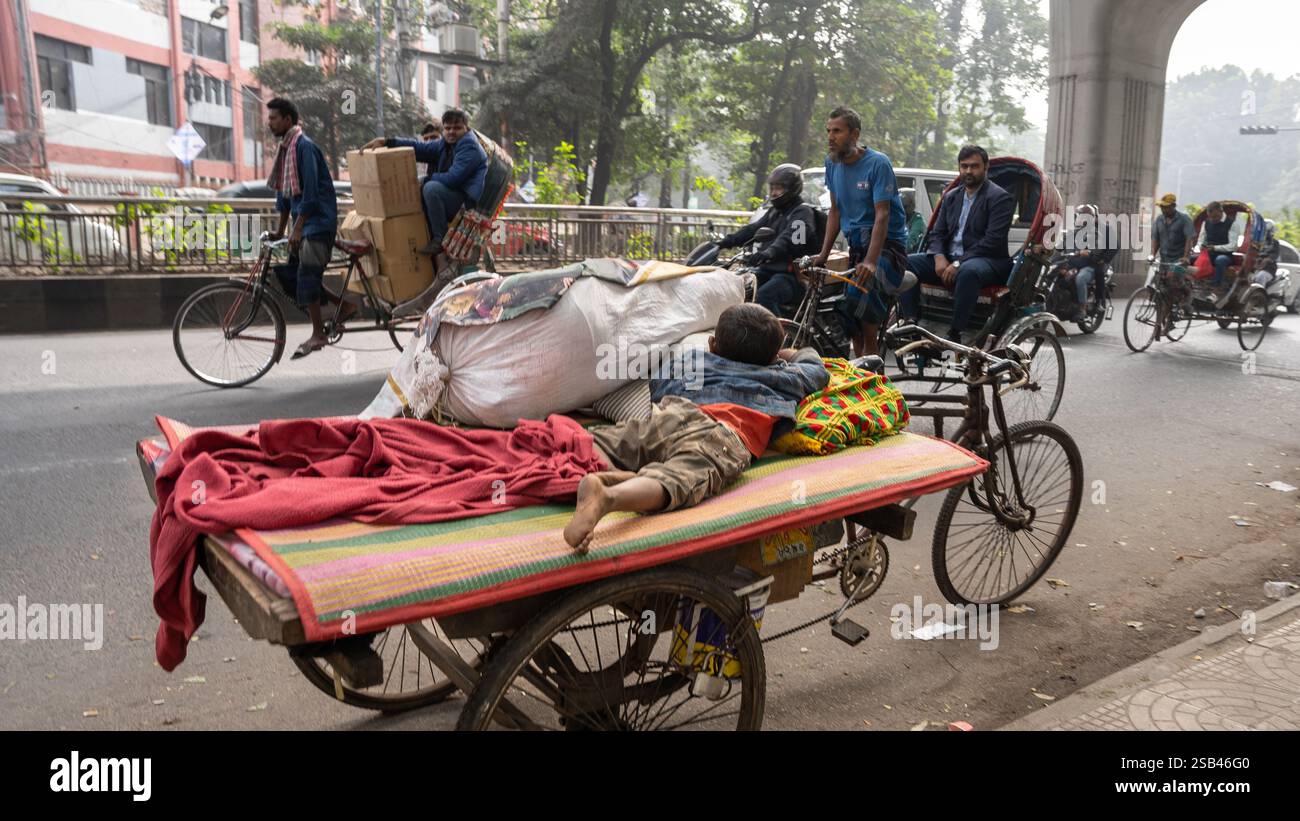 Dhaka, Bangshal, Bangladesch, Nahverkehr, Fahrrad-Rikschas auf Dhaka Stadt Stockfoto