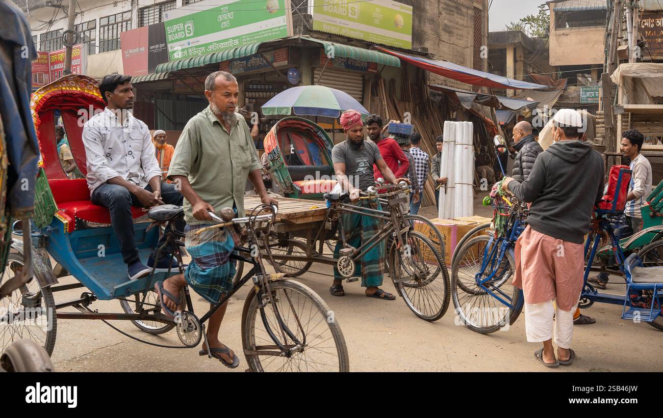 Dhaka, Bangshal, Bangladesch, Nahverkehr, Fahrrad-Rikschas auf Dhaka Stadt Stockfoto