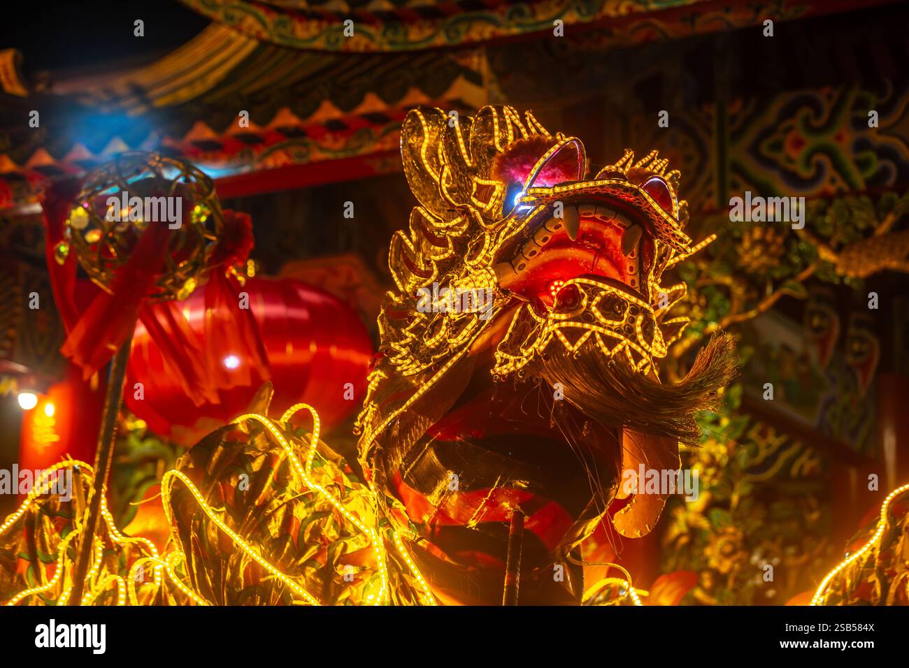 Chinesischer Drache Während Des Chinesischen Neujahrsfestes. Stockfoto
