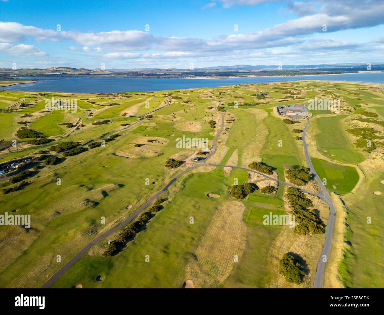 Blick aus der Vogelperspektive auf den Old Course New Course und andere Links Golfplätze in St Andrews, Fife, Schottland, Großbritannien Stockfoto