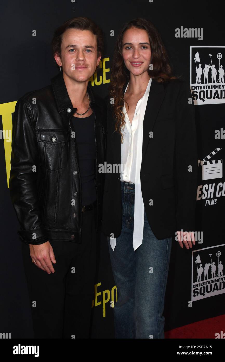 Der Schauspieler John Owen Lowe und die Schauspielerin Harlan Drum nehmen an der Premiere von „Grace Point“ Teil, die im Regal LA Live in Los Angeles stattfindet. Stockfoto