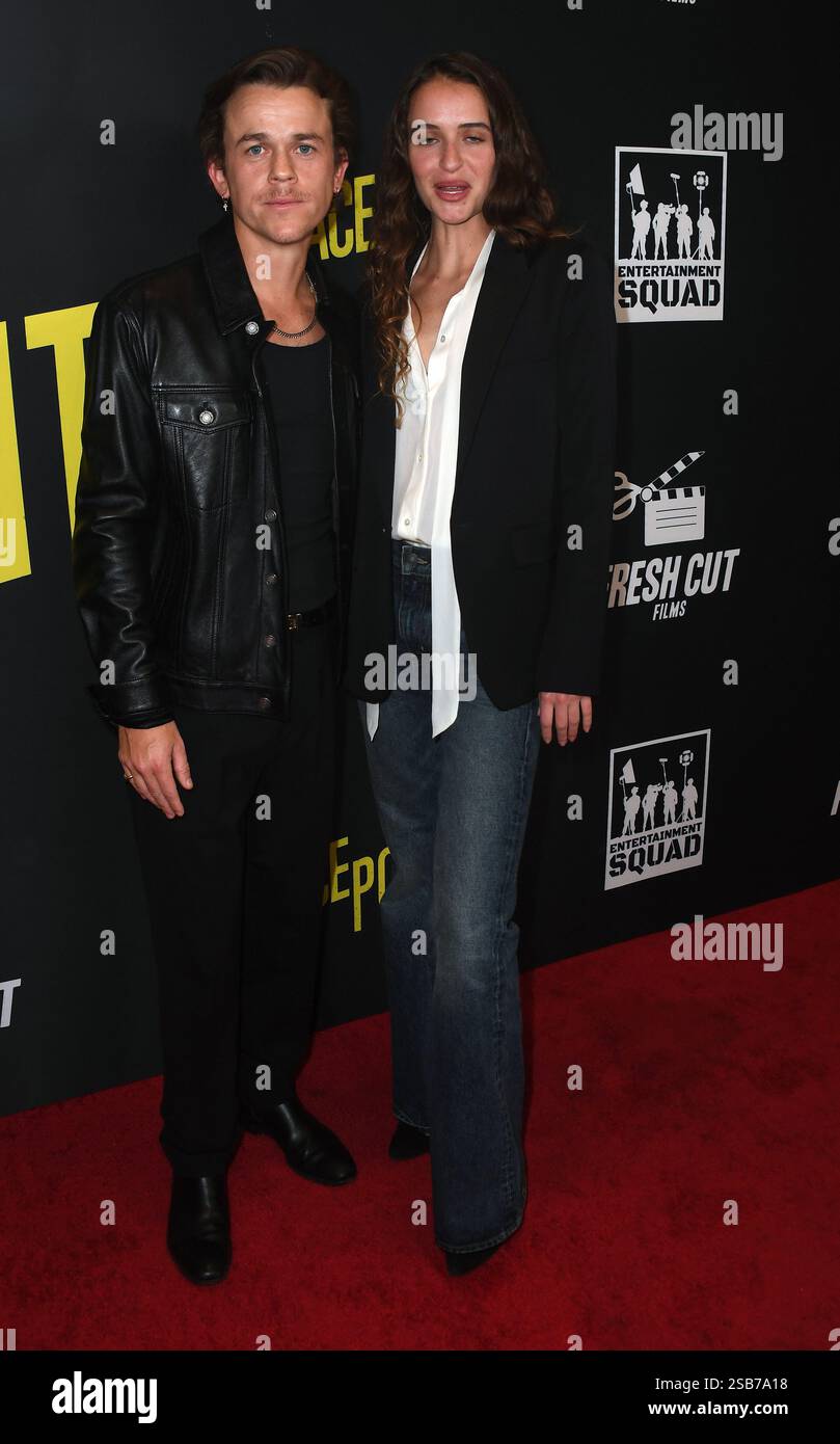 Der Schauspieler John Owen Lowe und die Schauspielerin Harlan Drum nehmen an der Premiere von „Grace Point“ Teil, die im Regal LA Live in Los Angeles stattfindet. Stockfoto