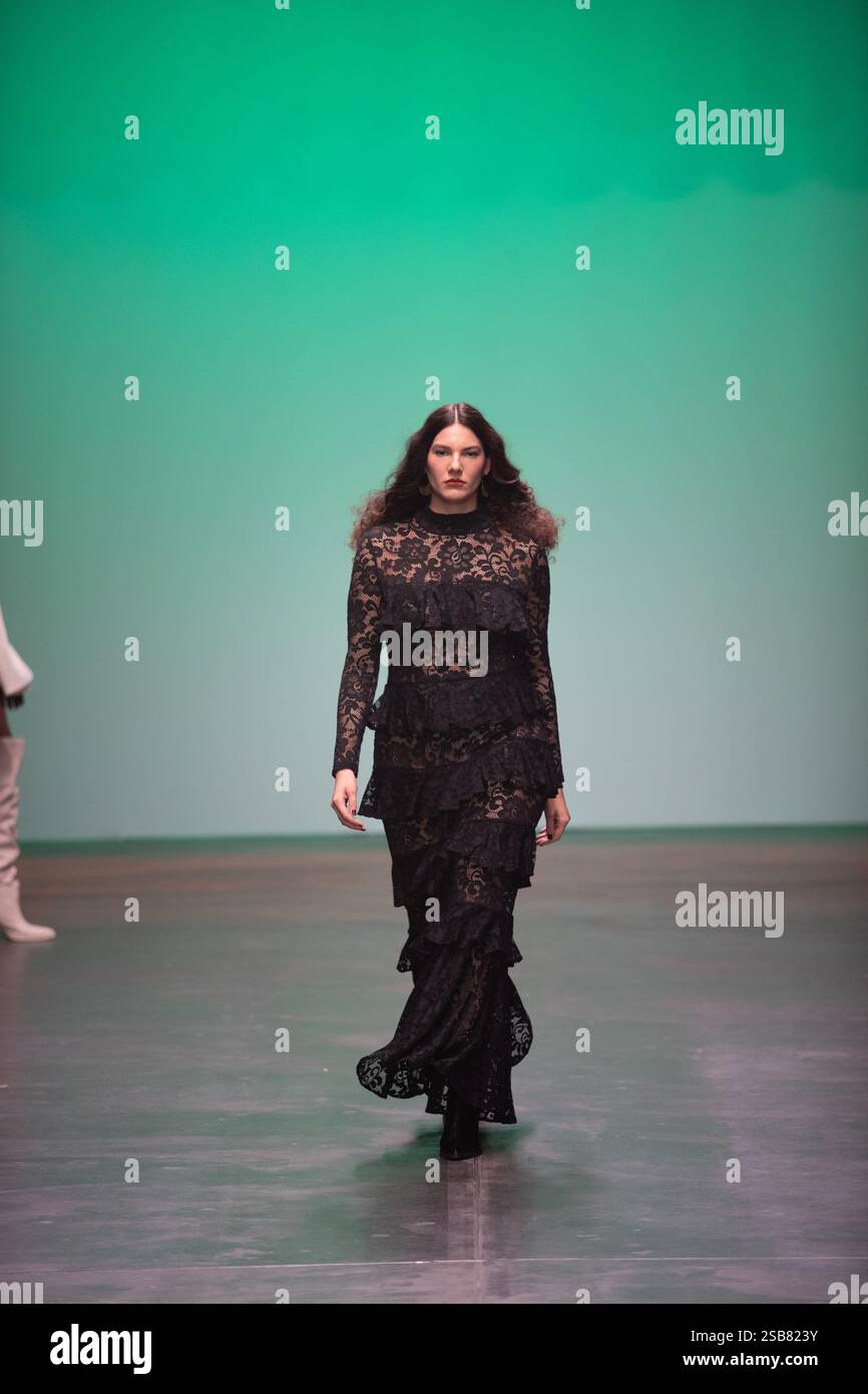 BerlinDeutschland31st. Februar 2026 Models auf Runway präsentieren die neue Kollektion von Designer Marcel Ostertag, Collective Four, Felix Wolf Stockfoto