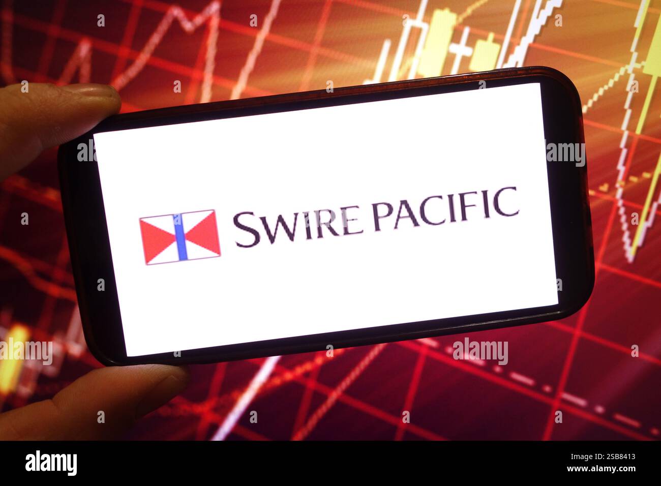 In dieser Fotoabbildung wird das Firmenlogo von Swire Pacific auf einem Smartphone-Bildschirm angezeigt. Stockfoto