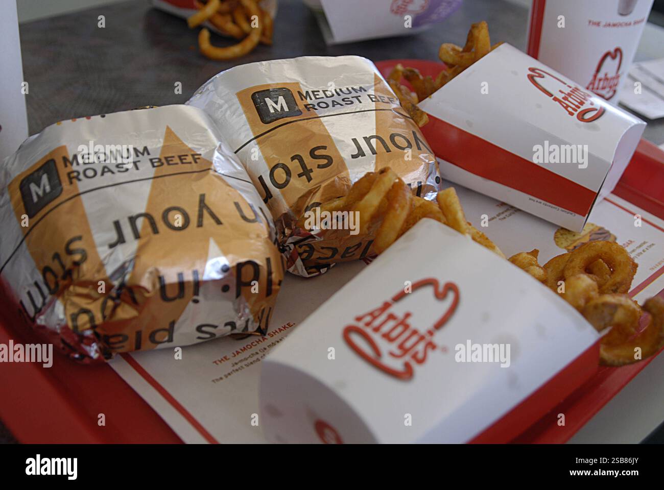 VEREINIGTE STAATEN / WASHINGTON STATE / SPOKANE. Arbys Food MENU Braten Menü 21 Juli 2010 FOTO VON FRANCIS JOSEPH DEAN / DEAN PICTURES Stockfoto VEREINIGTE STAATEN / WASHINGTON STATE / SPOKANE. Arbys Food MENU Braten Menü 21 Juli 2010 FOTO VON FRANCIS JOSEPH DEAN / DEAN PICTURES Stockfoto