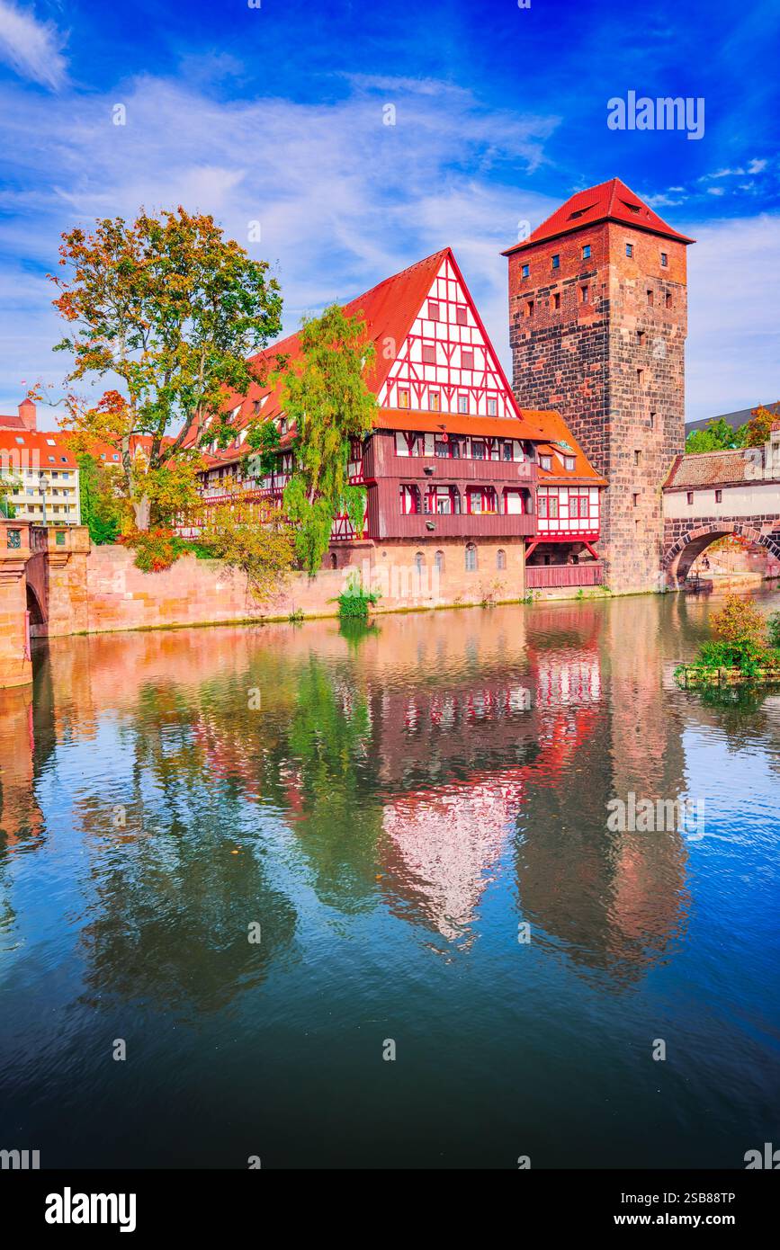 Nürnberg, Deutschland. Malerischer Blick auf die alten Fachwerkhäuser, den alten Nürnberg am Ufer der Pegnitz, Bayern. Stockfoto