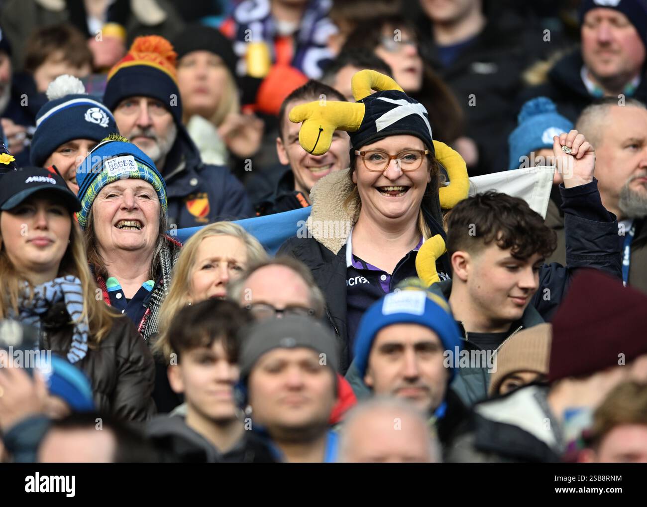 Edinburgh, Großbritannien. Februar 2025. Schottische Fans beim Six Nations Championship-Spiel im Murrayfield Stadium, Edinburgh. Der Bildnachweis sollte lauten: Neil Hanna/Sportimage Credit: Sportimage Ltd/Alamy Live News Stockfoto