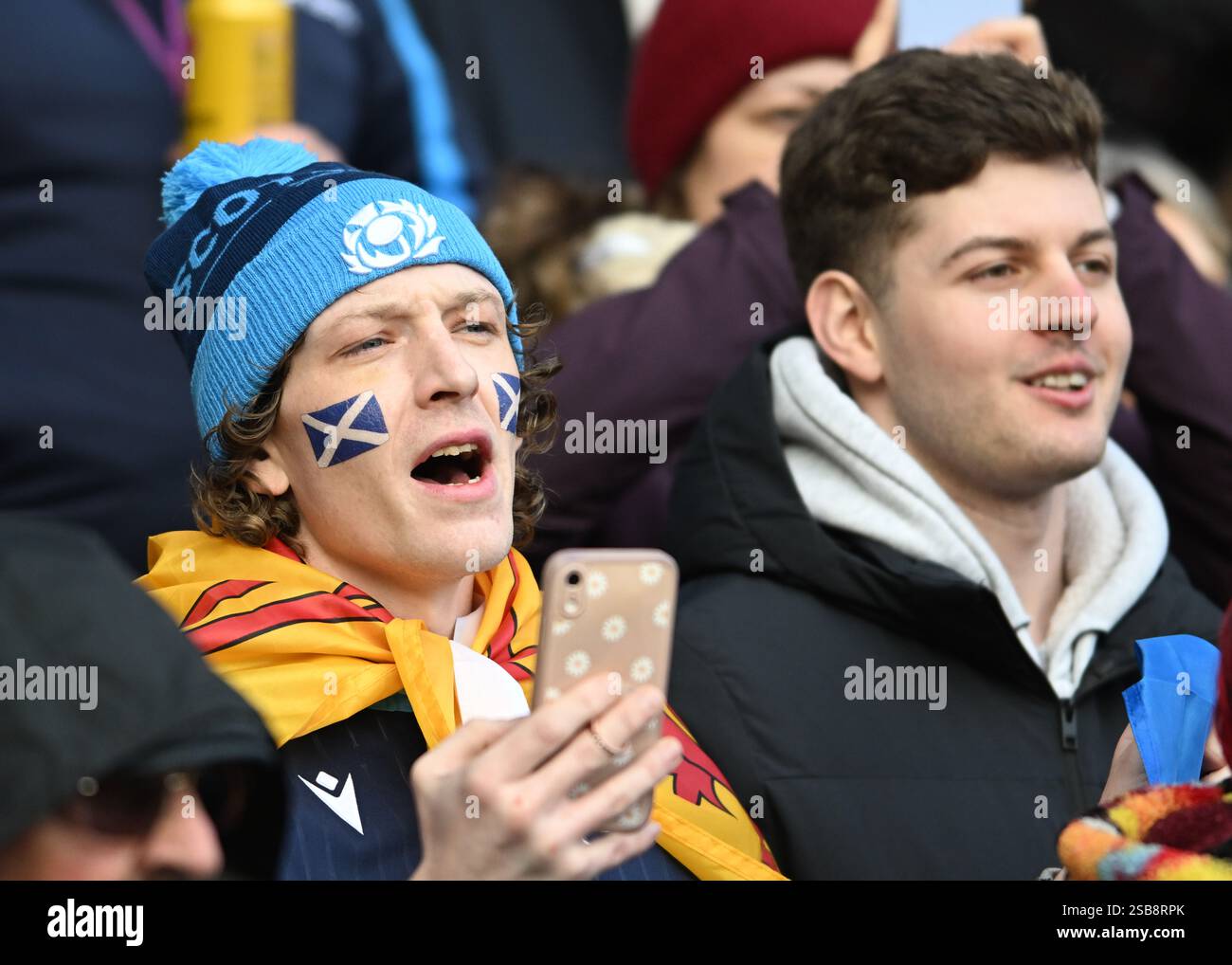 Edinburgh, Großbritannien. Februar 2025. Schottische Fans beim Six Nations Championship-Spiel im Murrayfield Stadium, Edinburgh. Der Bildnachweis sollte lauten: Neil Hanna/Sportimage Credit: Sportimage Ltd/Alamy Live News Stockfoto