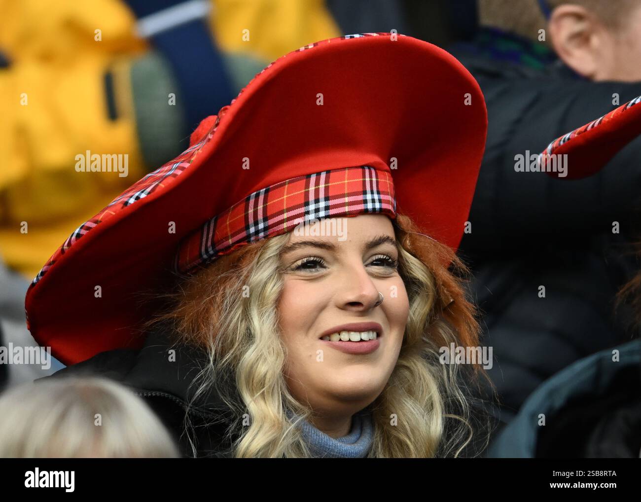 Edinburgh, Großbritannien. Februar 2025. Schottische Fans beim Six Nations Championship-Spiel im Murrayfield Stadium, Edinburgh. Der Bildnachweis sollte lauten: Neil Hanna/Sportimage Credit: Sportimage Ltd/Alamy Live News Stockfoto
