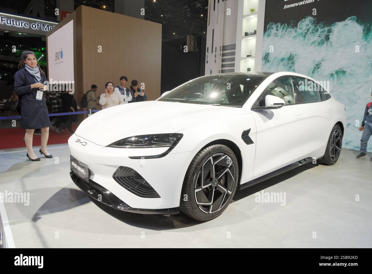 NEW DELHI - 21. JANUAR 2025: BYD Seal Car wird auf der Bharat Mobility Global Expo 2025 in New Delhi in Indien gezeigt. Stockfoto