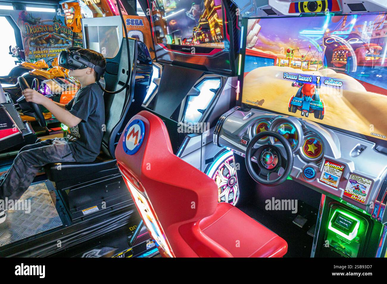Miami Florida, Norwegian Cruise Line NCL Breakaway Schiff, 11-tägige Karibikroute, Innenraum an Bord, Videospiele Unterhaltung, Mario K Stockfoto