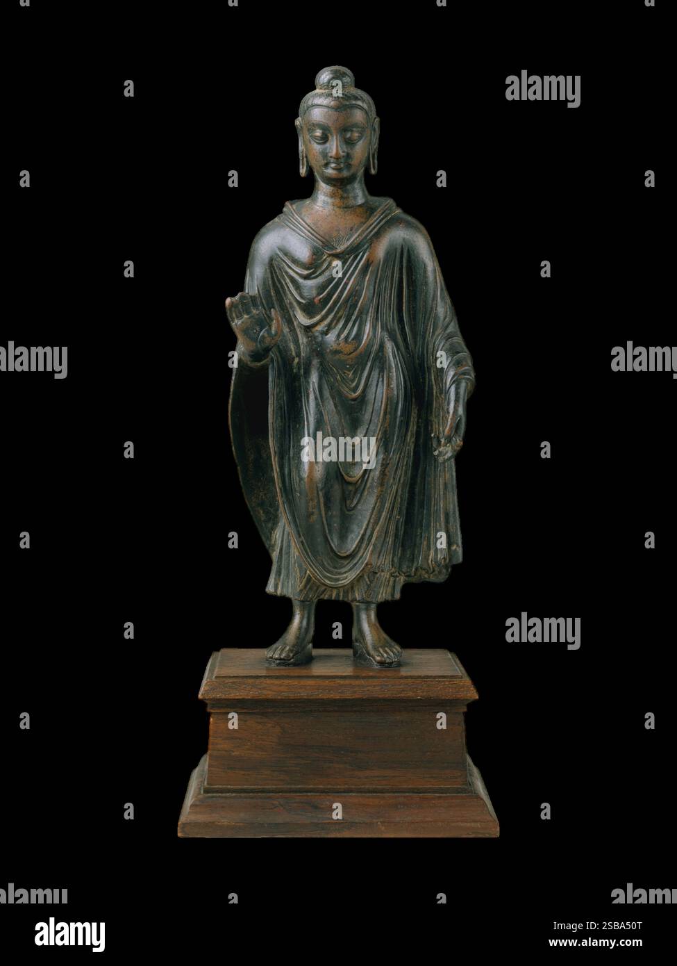 Stehende Buddha-Statue aus dem antiken Gandhara, Ende des 6. Jahrhunderts Stockfoto