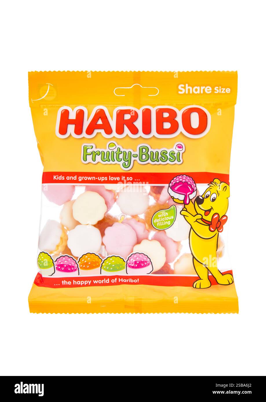 LONDON, UK - 09. DEZEMBER 2024: Packung Haribo Fruity Bussi Gelee Gummibonbons mit weißem Hintergrund. Stockfoto