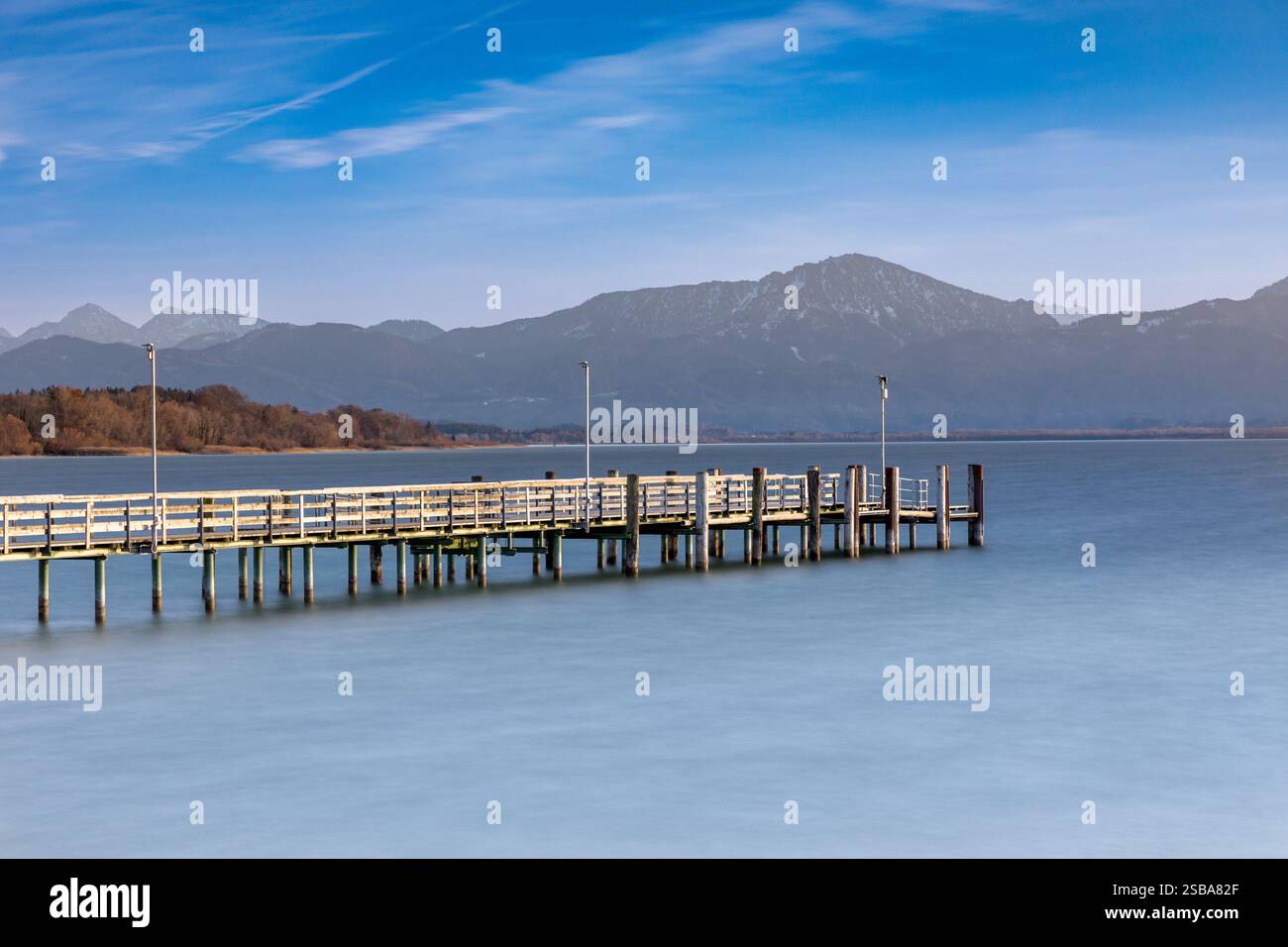 Bootsanleger in Seebruck am Chiemsee, Bayern, Deutschland Stockfoto