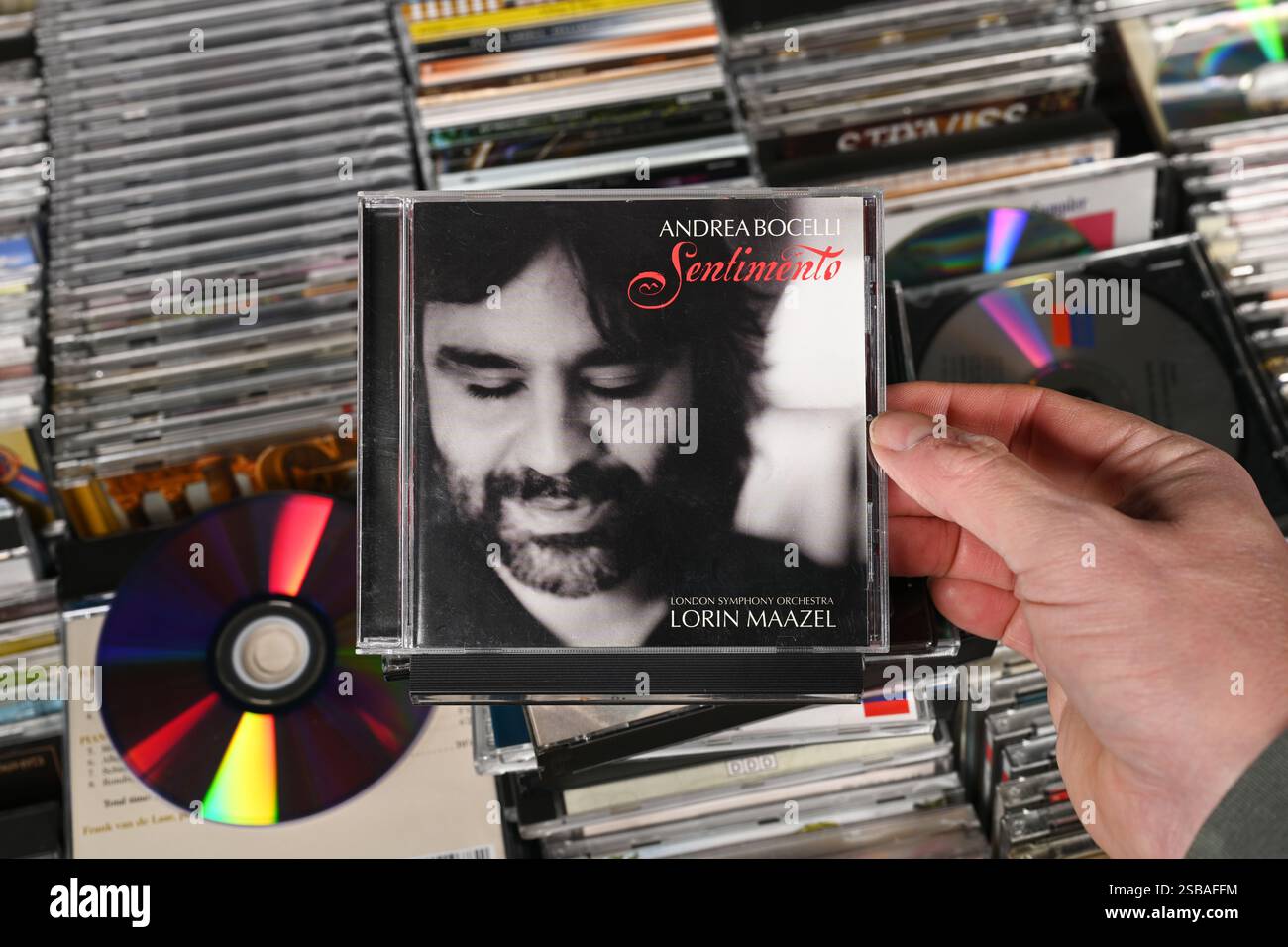 CD-Album: Andrea Bocelli - Sentimento Stockfoto