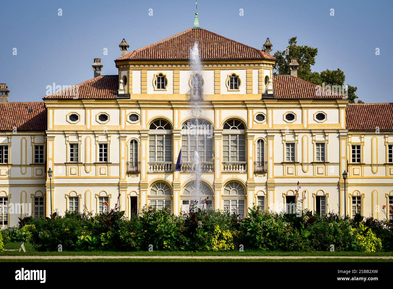 Die Tesoriera Villa in ihrem omonimösen Park. Ein Park aus dem 17. Jahrhundert, der von der modernen Stadt geschlossen ist. Stockfoto