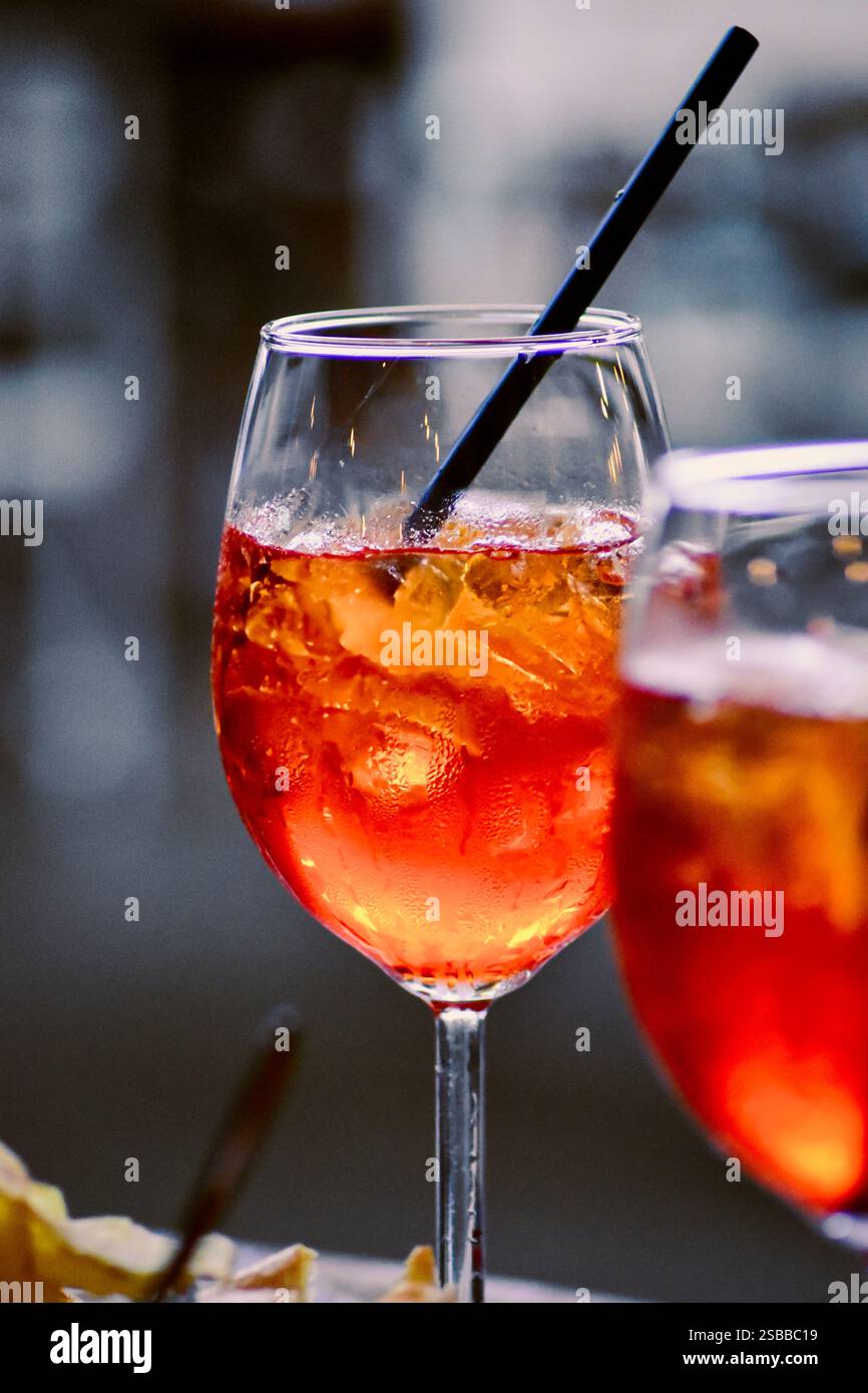 Aperol Spritz, der klassische italienische Aperitif. Stockfoto