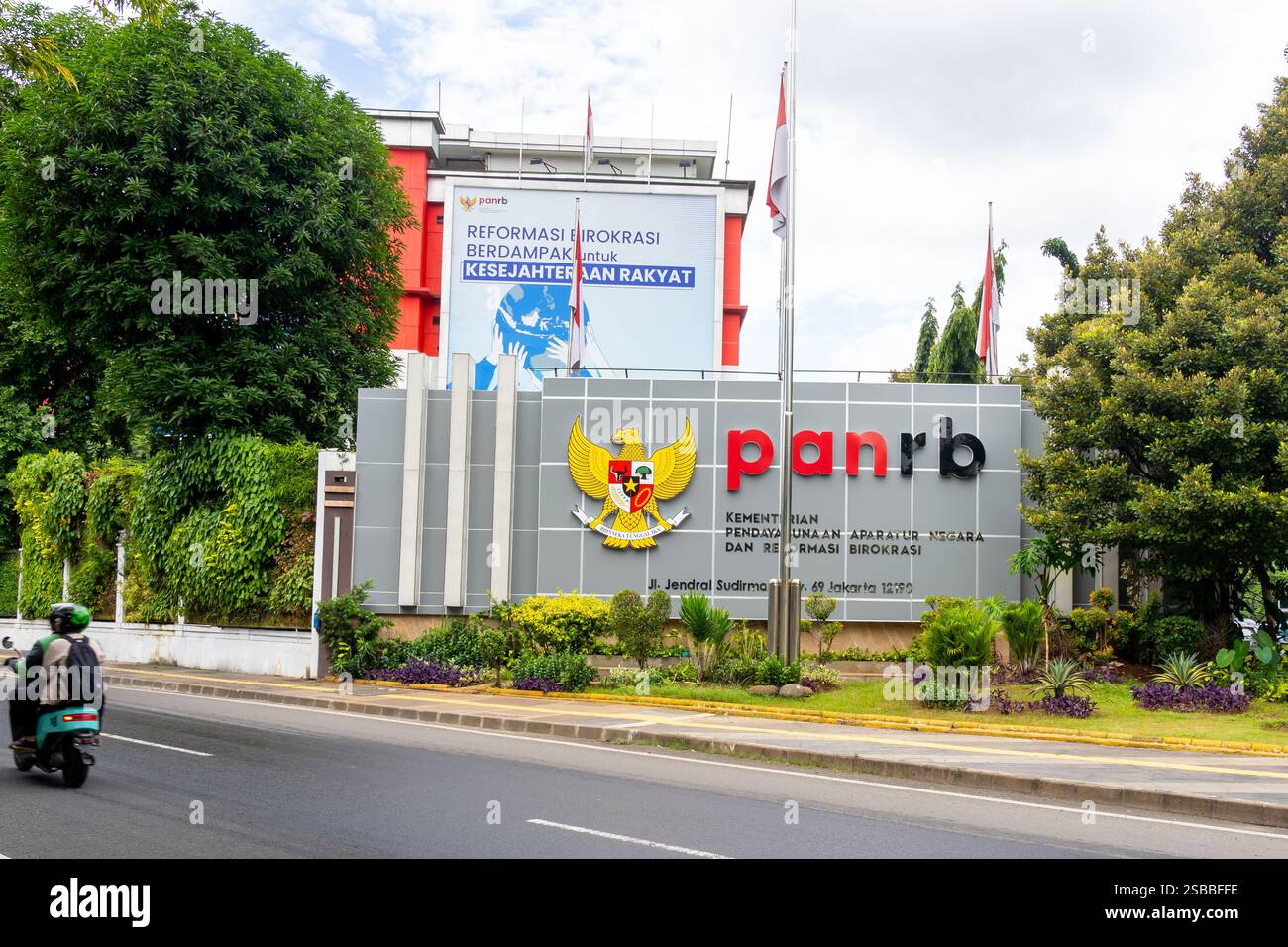 Jakarta, Indonesien - 23. Januar 2025: Büro des Ministeriums für Verwaltungsreform und Bürokratie der Republik Indonesien (Panrb) in Süd-Jakarta Stockfoto