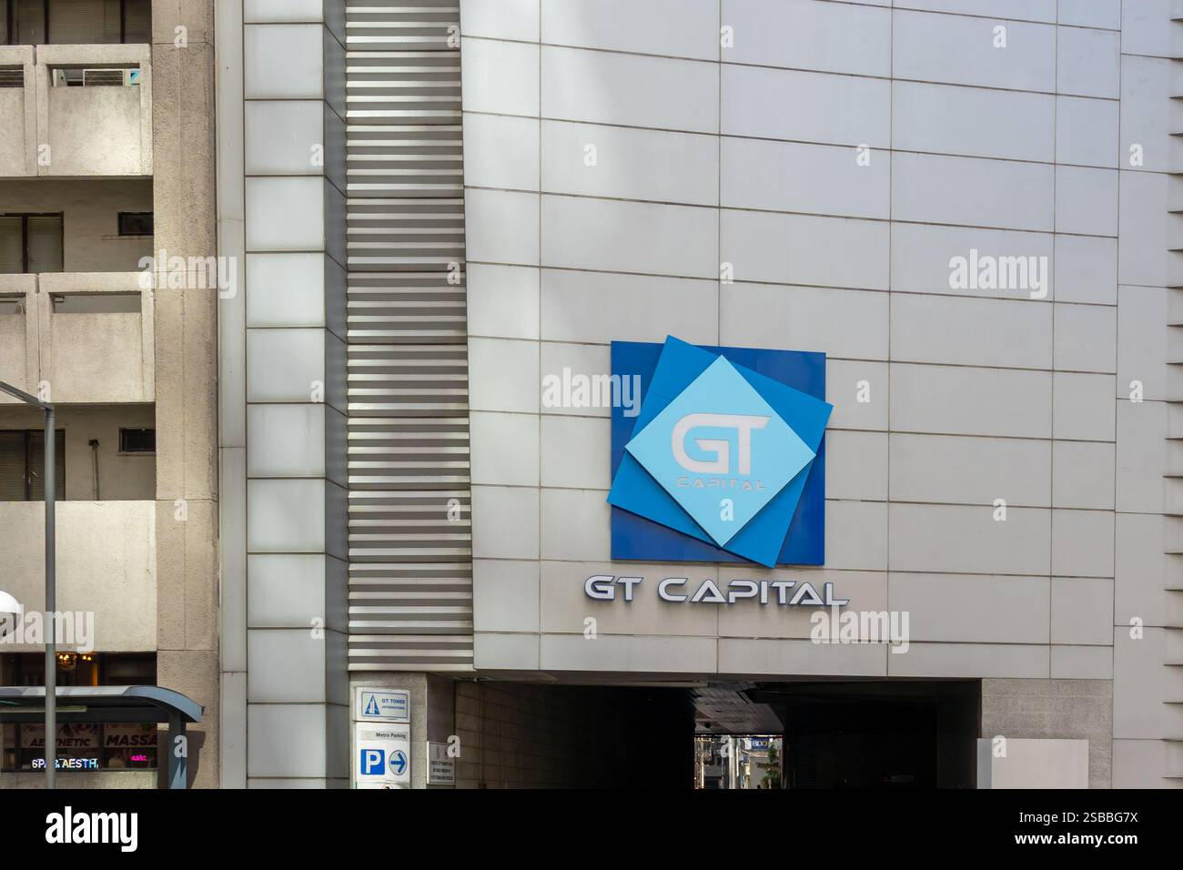 GT Capital Logo und Zeichen am Firmensitz in Makati City, Philippinen. Stockfoto GT Capital Logo und Zeichen am Firmensitz in Makati City, Philippinen. Stockfoto