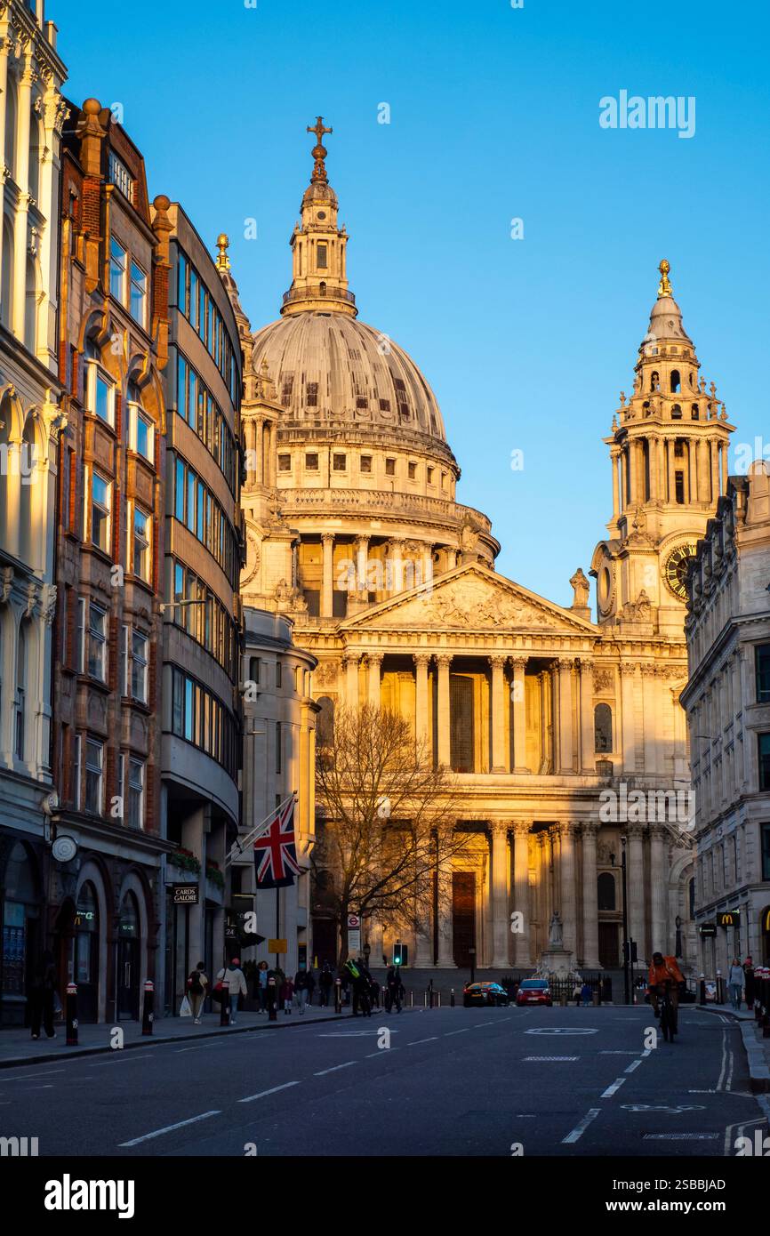 St. Pauls Cathedral, Ludgatre Hill, City of London England, Großbritannien. Sitz des Bischofs von London Stockfoto