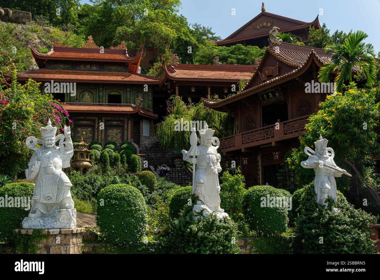 Chao Doc, Vietnam - 7. November 2023: Hängepagode auf dem Berg Sam Stockfoto
