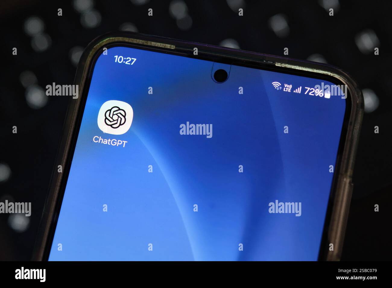 Der Bildschirm eines Smartphones mit der AI Chatgpt App von OpenAI Stockfoto