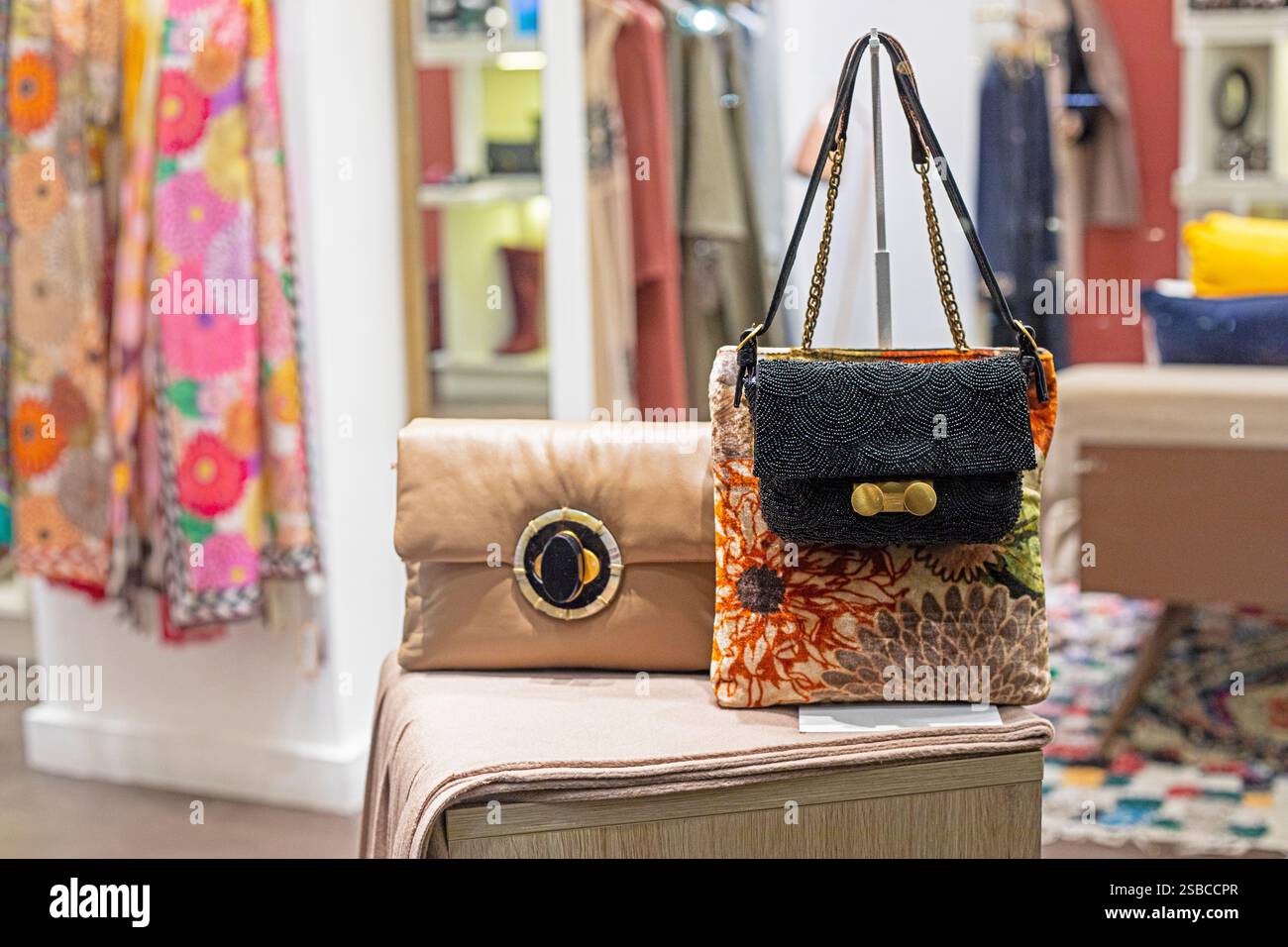 Modische, stylische Damentaschen dieses Jahr. Mode und Style Stockfoto