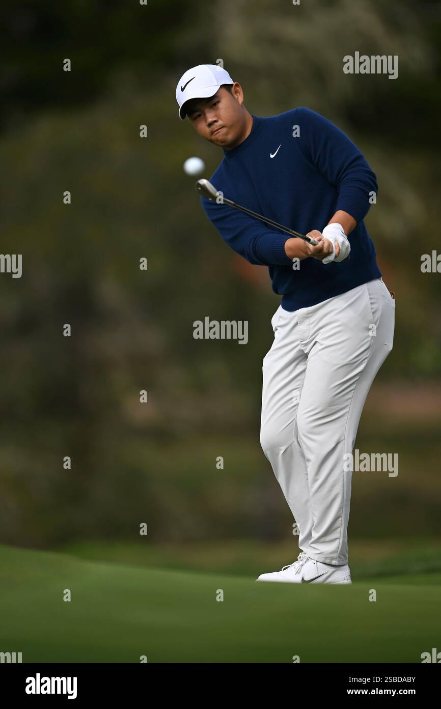 Tom Kim hits to the second green at Pebble Beach Golf Links during the final round of the AT&T Pebble Beach Pro-Am golf tournament, Sunday, Feb. 2, 2025, in Pebble Beach, Calif. (AP Photo/Nic Coury) Stockfoto