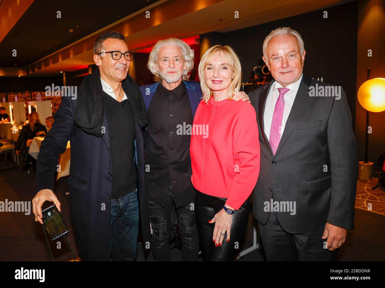 Erol Sander, Prof. Hermann Bühlbecker Alleingesellschafter Lambertz-Gruppe, nnette Marberth-Kubicki, Wolfgang Kubicki bei Vorabend-Empfang zur Lambertz Monday Night im Rahmen der ISM 25 Köln. *** Erol Sander, Prof. Hermann Bühlbecker Alleingesellschafter Lambertz Group , nnette Marberth Kubicki, Wolfgang Kubicki beim Vorevent-Empfang für Lambertz Montagabend auf der ISM 25 Köln Stockfoto