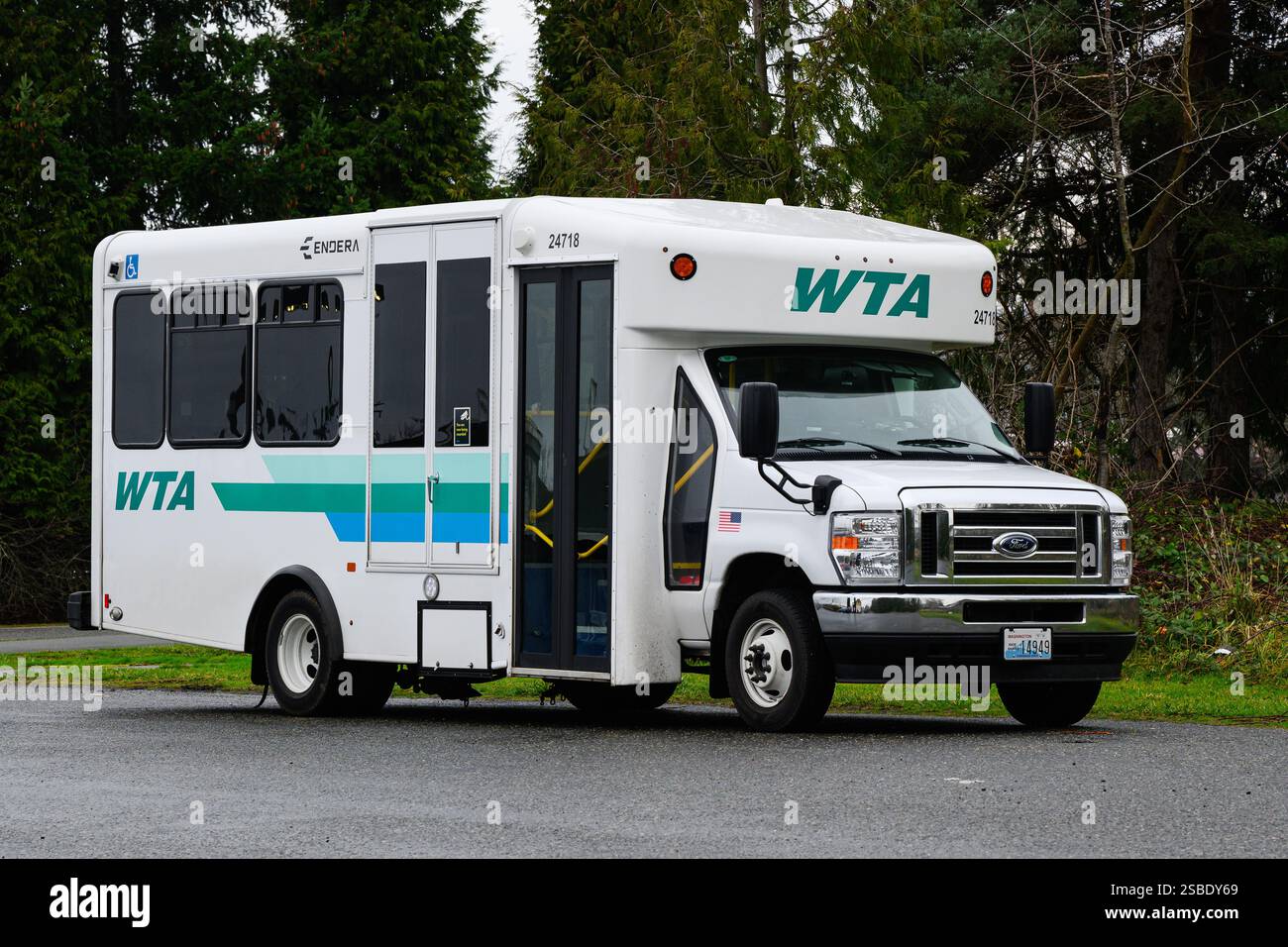 Lynden, WA, USA – 8. Januar 2025; Whatcom Transit Authority WTA Transport mit Logo von Endera Stockfoto