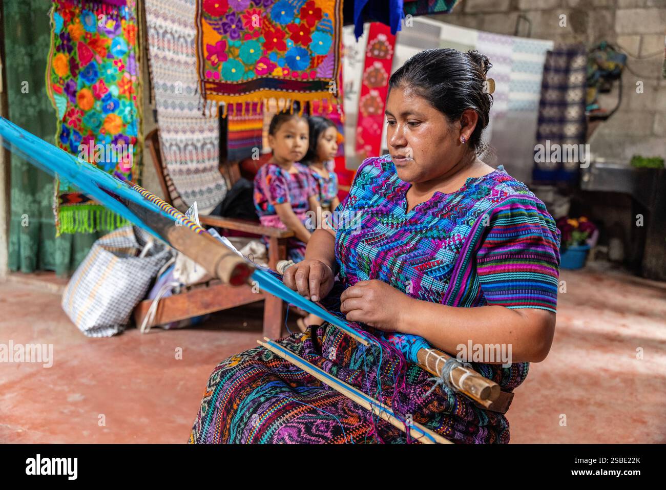 Backstrap-Webkunst in San Antonio Aguas Calientes, Guatemala Stockfoto Backstrap-Webkunst in San Antonio Aguas Calientes, Guatemala Stockfoto