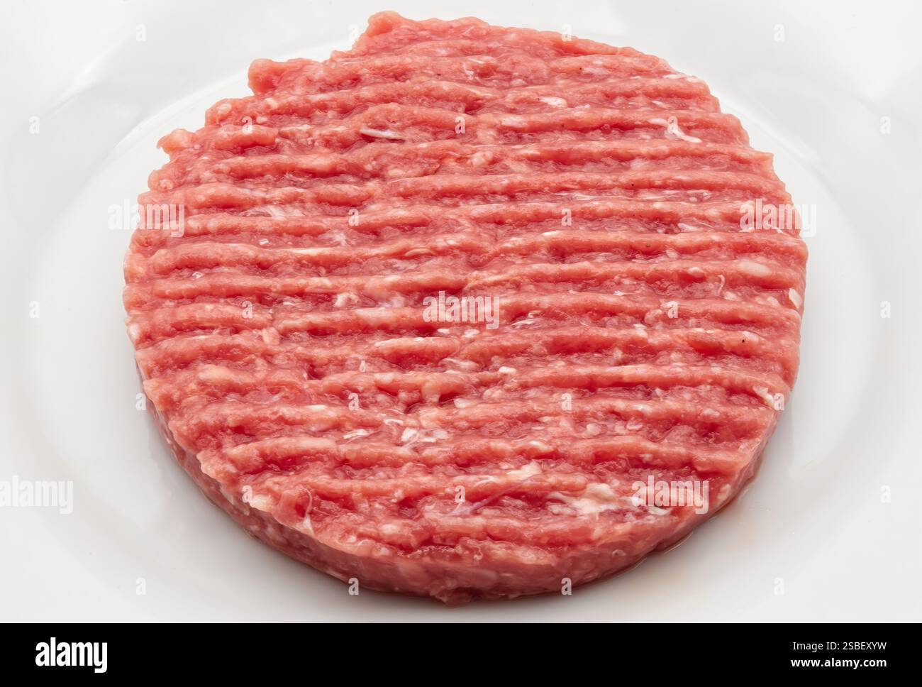 Frisch gemahlenes Rindfleisch, bereit zum Grillen Stockfoto