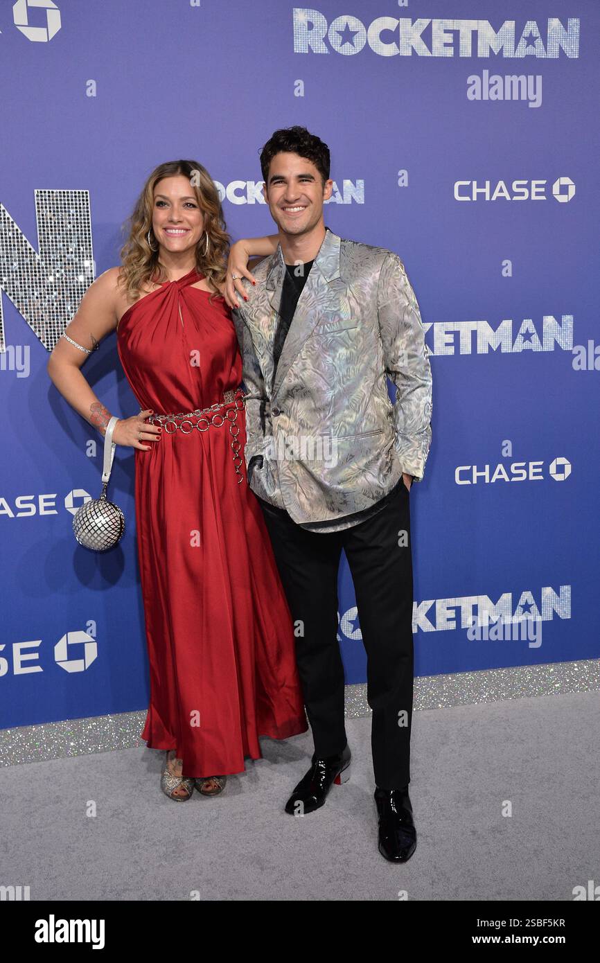 Mia Swier und Darren Criss besuchten am 29. Mai 2019 die Filmpremiere von Rocketman in der Alice Tully Hall im Lincoln Center in New York City Stockfoto Mia Swier und Darren Criss besuchten am 29. Mai 2019 die Filmpremiere von Rocketman in der Alice Tully Hall im Lincoln Center in New York City Stockfoto