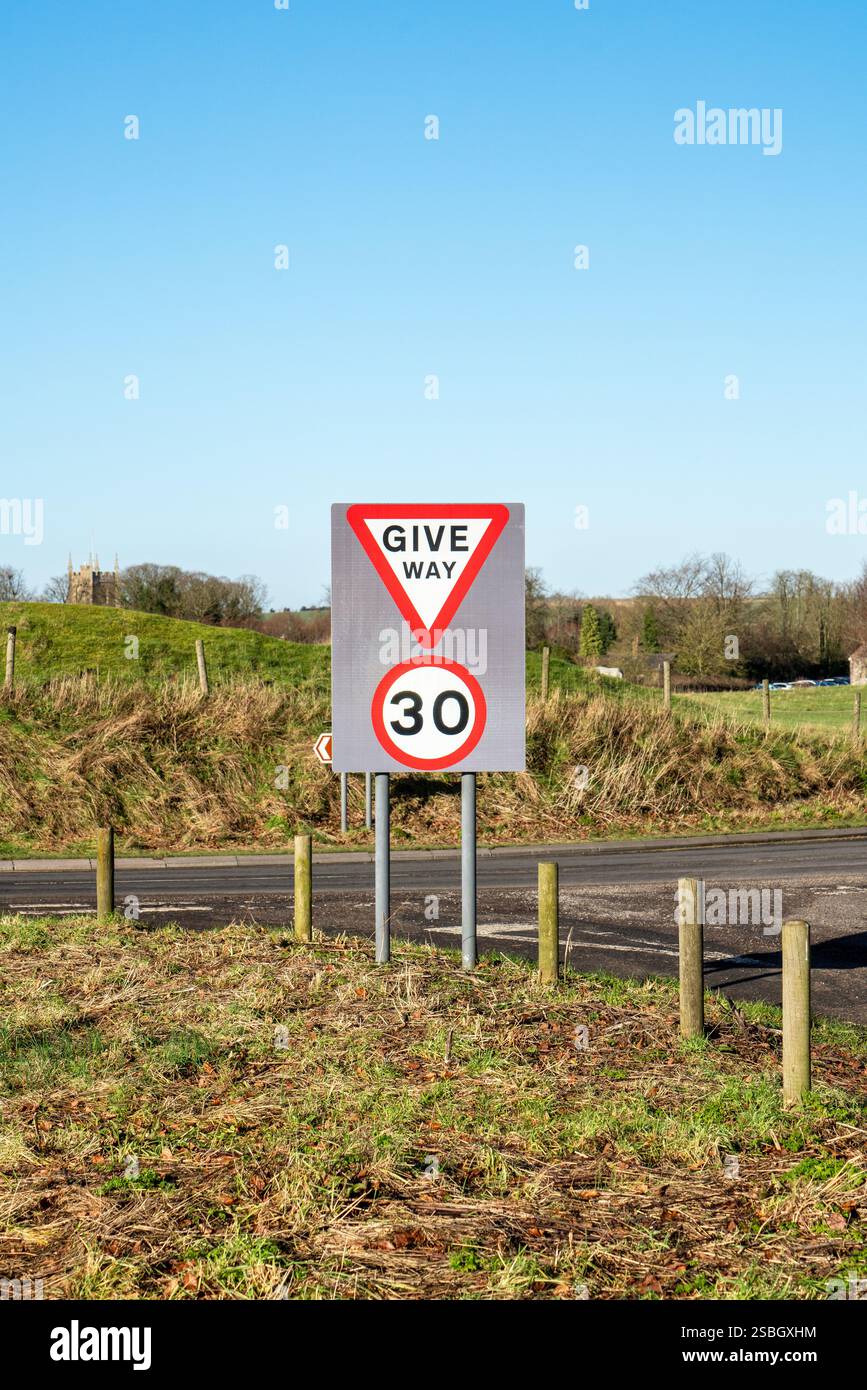Verkehrsschilder an einer Kreuzung Stockfoto