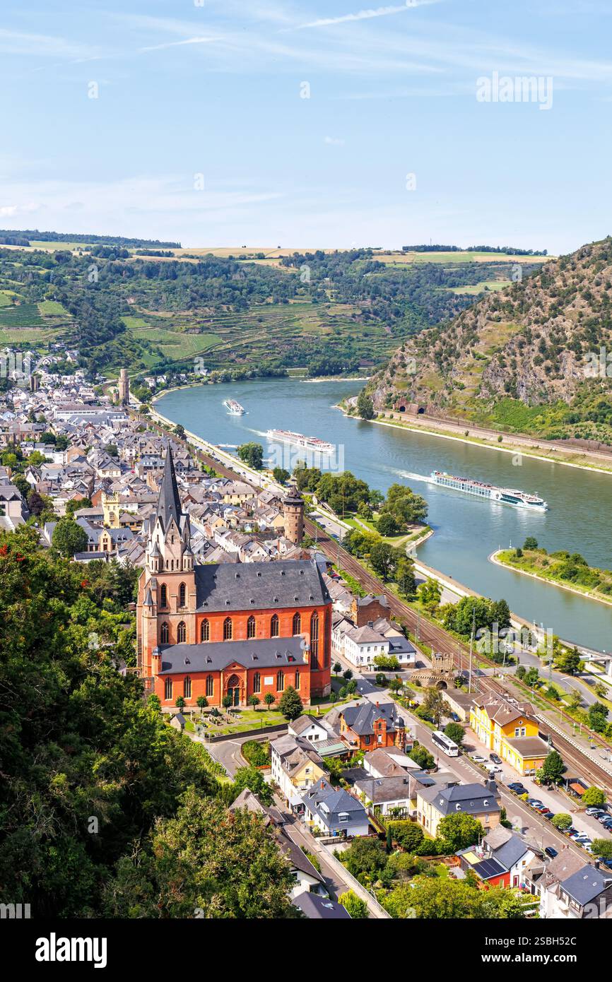 Stadt Oberwesel Teil des UNESCO-Weltkulturerbes Mittelrheintalschlucht Porträtformat in Deutschland Stockfoto