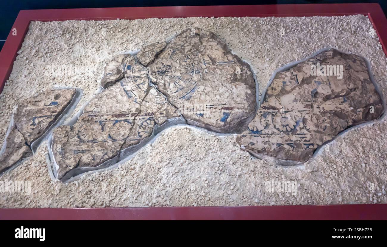 Assyrische Wandmalereien Fragmente, Tushan Assyrische Stadt, Bronzezeit, Diyarbakır Türkei Turkiye, Ziyaret Tepe Stockfoto