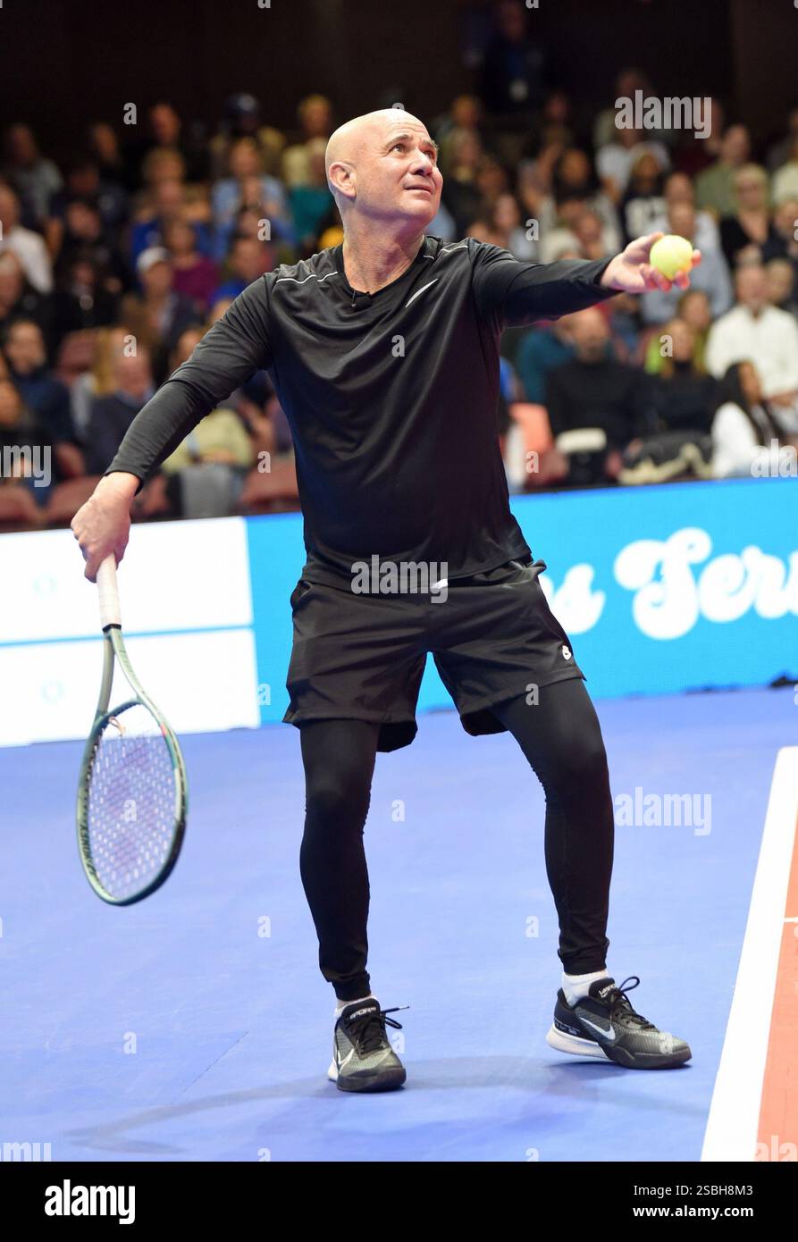 Asheville, South Carolina, USA. Februar 2025. Sc. Februar 2025. Andre Agassi bei einem öffentlichen Auftritt für Stars Servin' Up Love Celebrity Tennis Hurricane Helene Benefit, Harrah's Cherokee Center, Asheville, SC, 02. Februar, 2025. Credit: Derek Storm/Everett Collection/Alamy Live News Credit: Everett Collection Inc/Alamy Live News Stockfoto