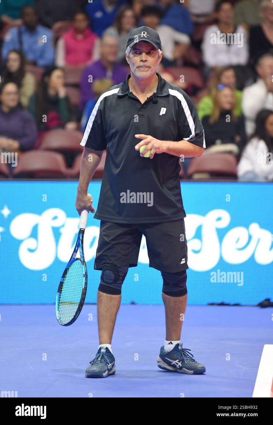 Asheville, South Carolina, USA. Februar 2025. Sc. Februar 2025. ESAI Morales bei einem öffentlichen Auftritt für Stars Servin' Up Love Celebrity Tennis Hurricane Helene Benefit, Harrah's Cherokee Center, Asheville, SC, 02. Februar, 2025. Credit: Derek Storm/Everett Collection/Alamy Live News Credit: Everett Collection Inc/Alamy Live News Stockfoto