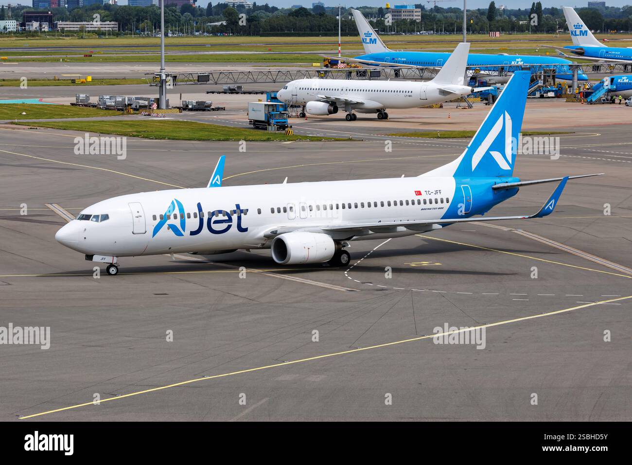 Amsterdam, Niederlande - 1. Juli 2024: AJet Boeing 737-800 Flugzeug am Flughafen Amsterdam in den Niederlanden. Stockfoto
