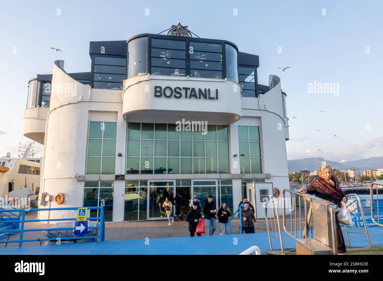 Bostanlı İskelesi, Fährhafen in İzmir, Türkiye Stockfoto