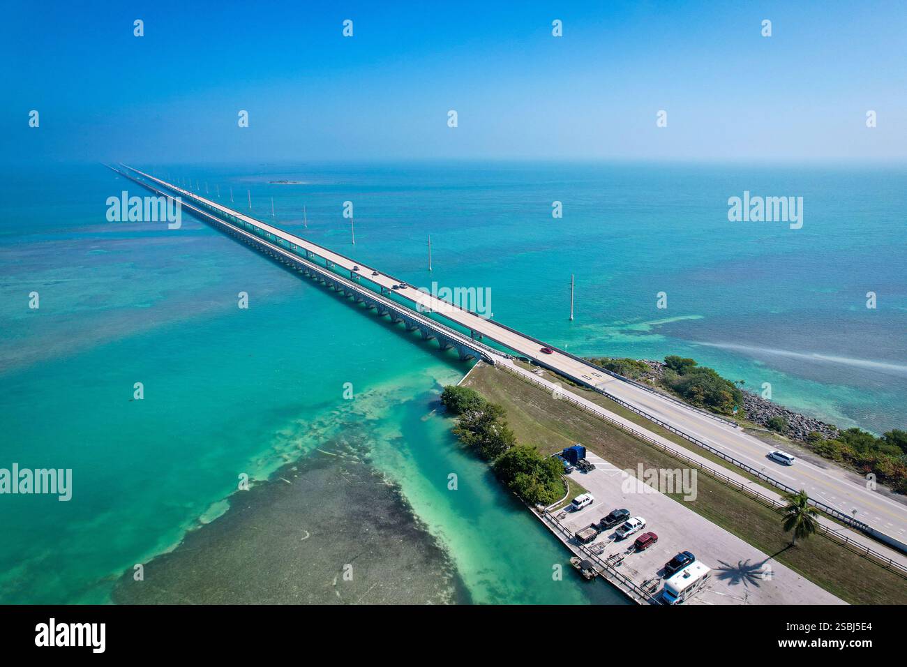 Übersee Highway nach Key West Island, Florida Keys, USA. Aus der Vogelperspektive Schönheit Natur. Stockfoto