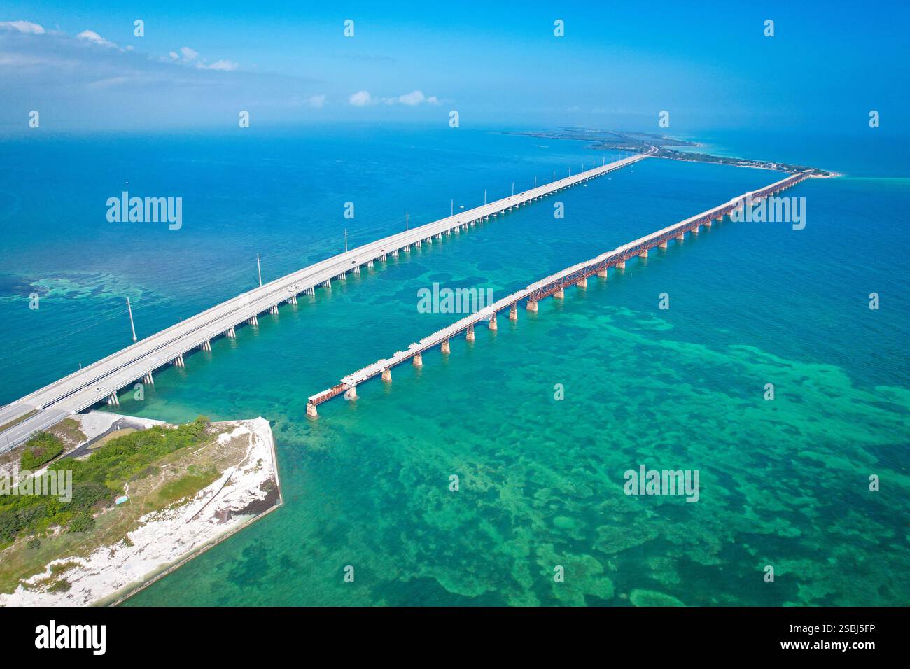 Übersee Highway nach Key West Island, Florida Keys, USA. Aus der Vogelperspektive Schönheit Natur. Stockfoto