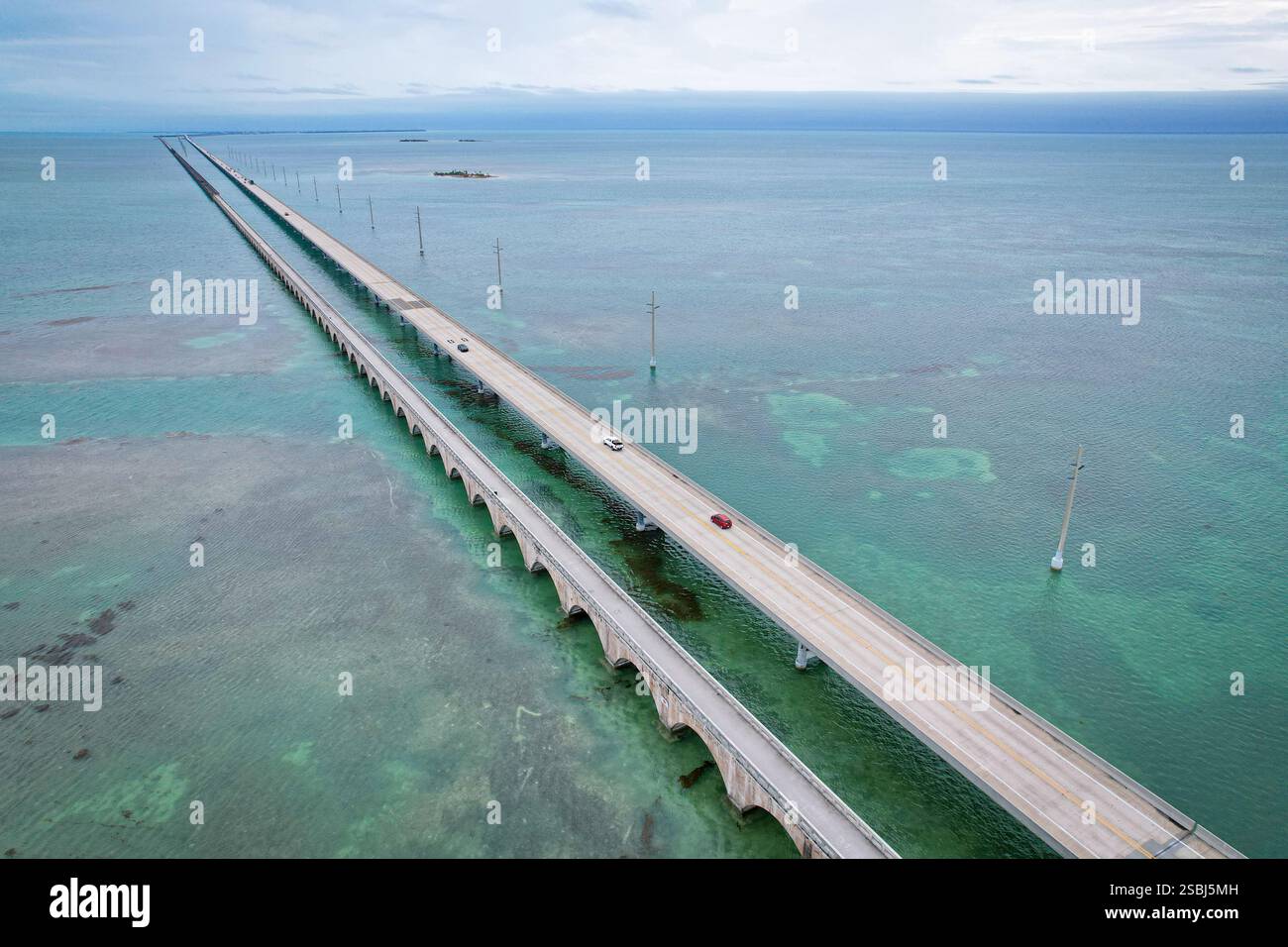 Übersee Highway nach Key West Island, Florida Keys, USA. Aus der Vogelperspektive Schönheit Natur. Stockfoto
